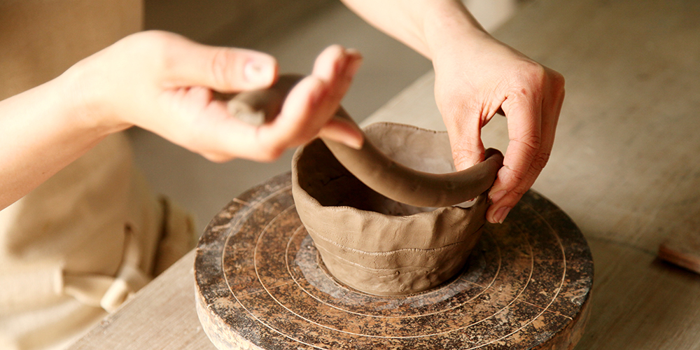 天翔窯の陶芸教室で土に触れ陶芸の楽しさを体験してみませんか。